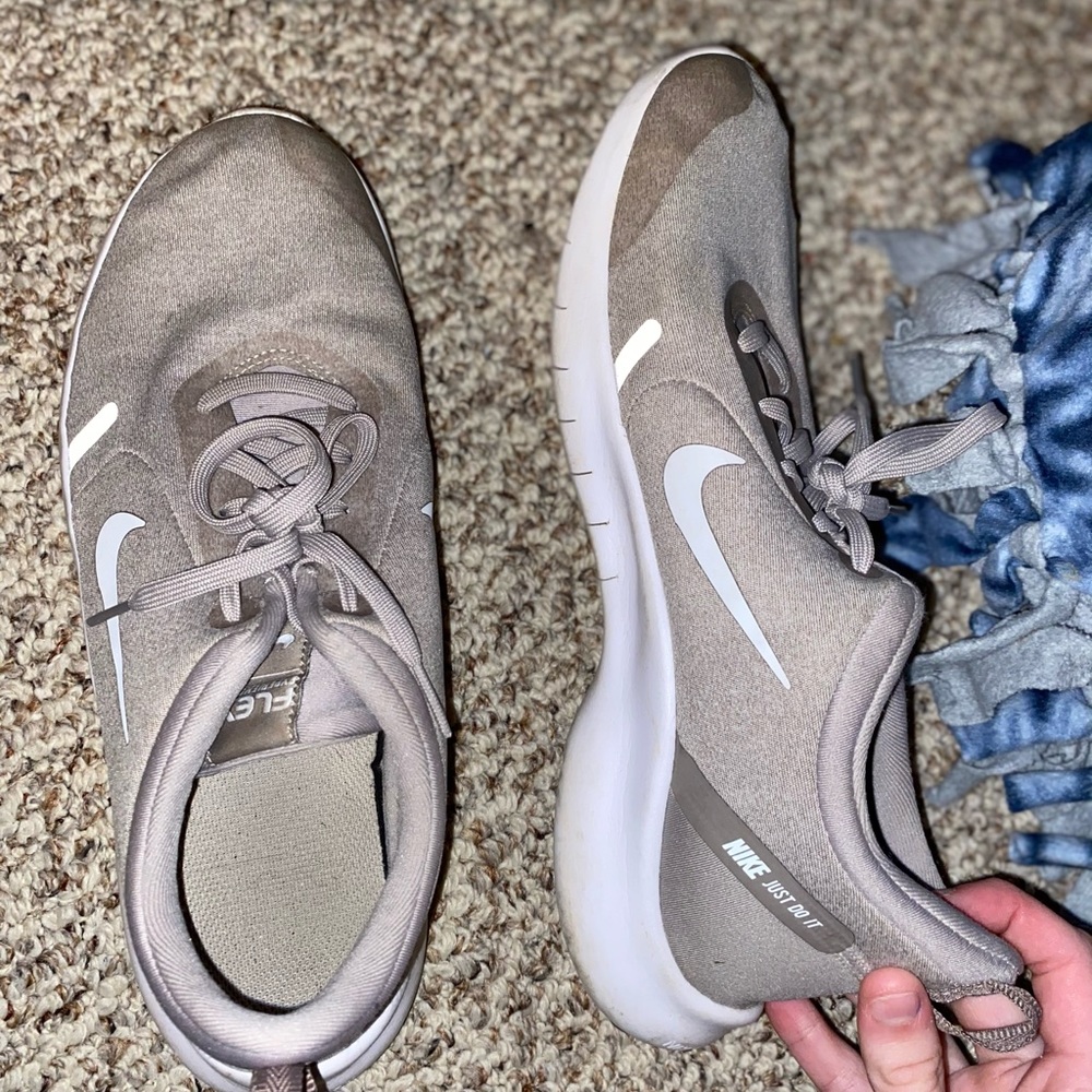 nike tennis shoes